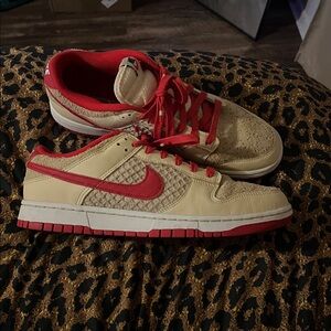 Nike Low-Top Sneakers in Beige with Red Accents